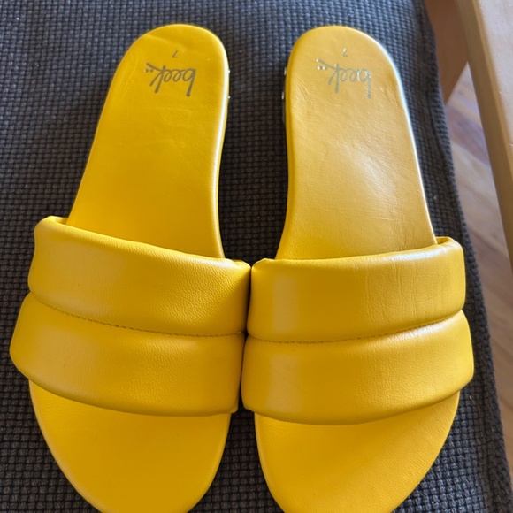 beek Sugarbird Leather Slide Sandals Sunflower Size 7 Unworn - Picture 1 of 9